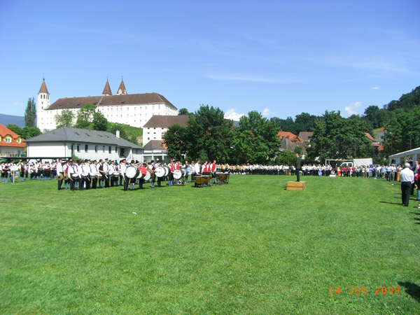100